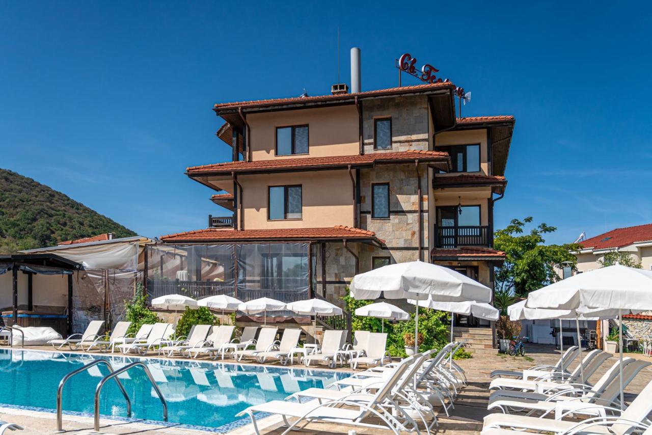 Saint George Mountain Residence Belashtitsa エクステリア 写真